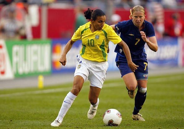 Marta is pressured by Sara Larsson