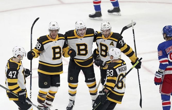 Pastrnak's hat trick, 5 points carry Bruins past Rangers 6-3