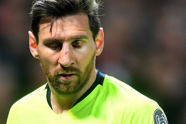 Chris Smalling&#039;s elbow left Messi bleeding from the eye and the nose at Old Trafford