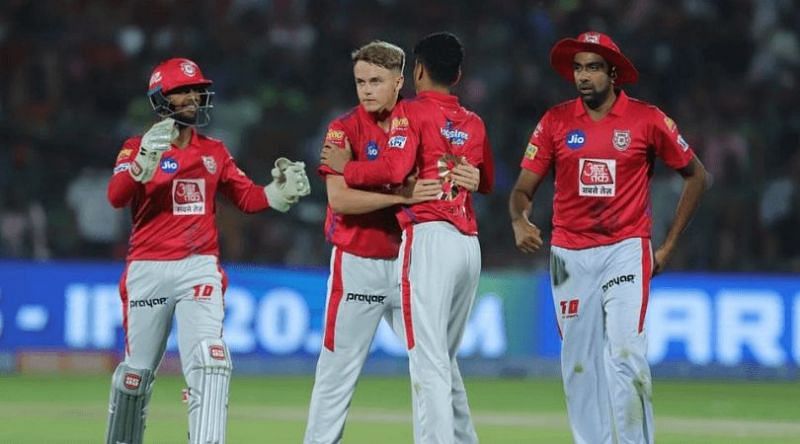 Sam Curran along with his Kings XI Punjab teammates (picture courtesy: BCCI/iplt20.com)