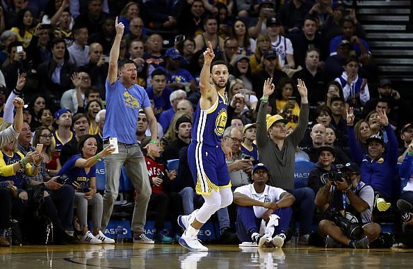 Curry scored 40 points and helped the Warriors to the victory