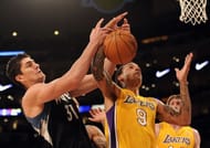 Darko Milicic in action against the Lakers