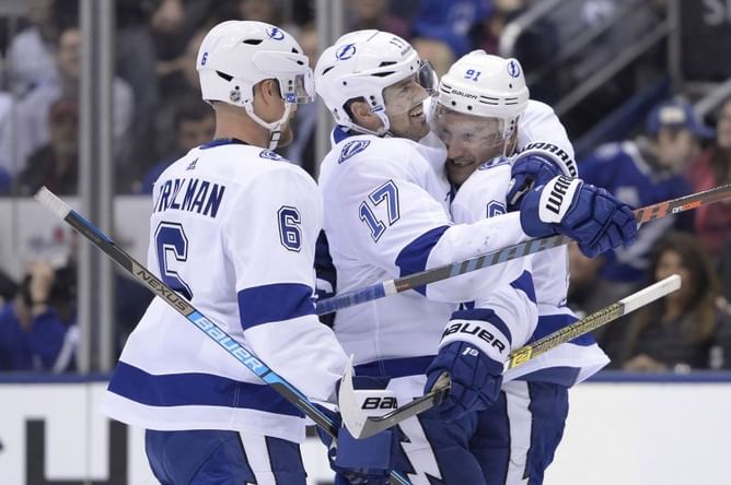 Stamkos leads Lightning over Maple Leafs 3-1
