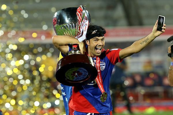 Miku, Bengaluru FC striker, with the ISL trophy