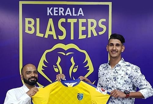 Image: Kerala Blasters CEO Viren D Silva handing over the jersey to Lovepreet Singh