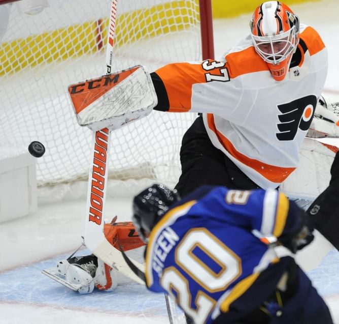 Blues use early 5-goal blitz to bury Flyers 7-3