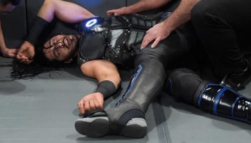 WWE न्यूज़: बुरी तरह से टेबल पर टकराया SmackDown के बड़े सुपरस्टार का सिर, कहा- जिंदा हूं