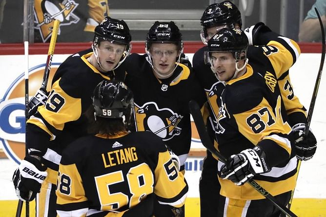 Penguins lock up playoff berth with 4-1 win over Red Wings