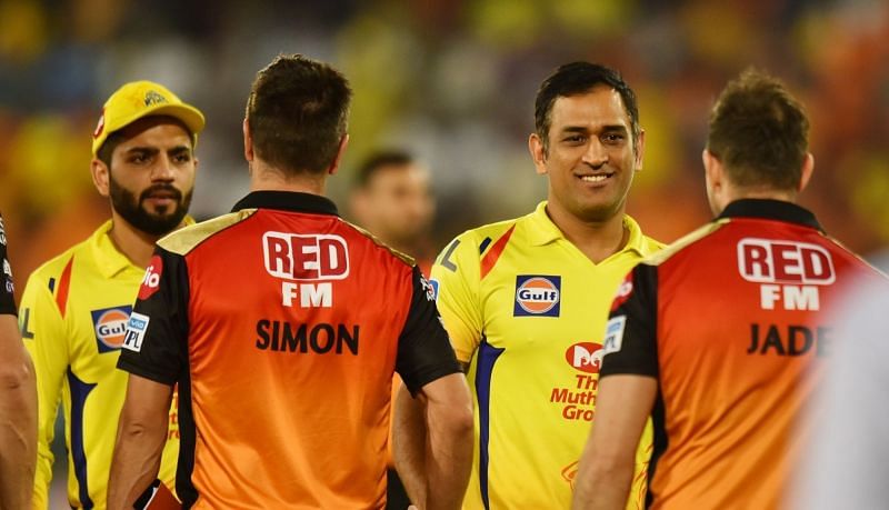 Dhoni chills with Warner & Co post Hyderabad game (Lead)