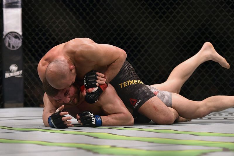Glover Teixeira came from behind to defeat Ion Cutelaba