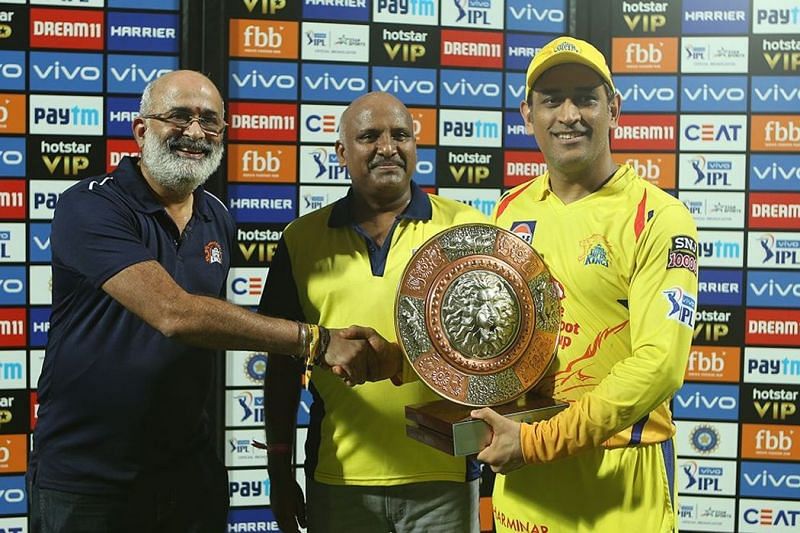 MS Dhoni receives the man of the match award (Image Courtesy: BCCI/IPLT20.COM)