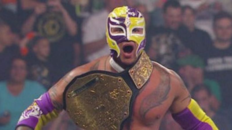 Rey Mysterio could finally lift the United States Championship on Sunday night