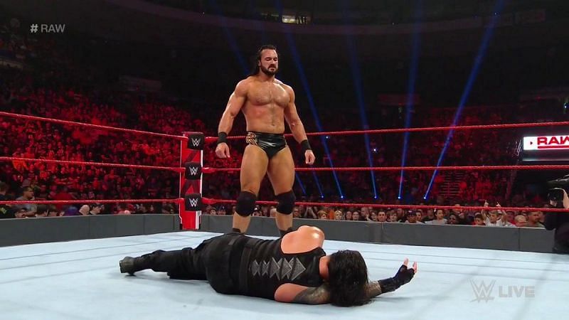 Elias invaded Roman Reigns&#039; match against Drew McIntyre