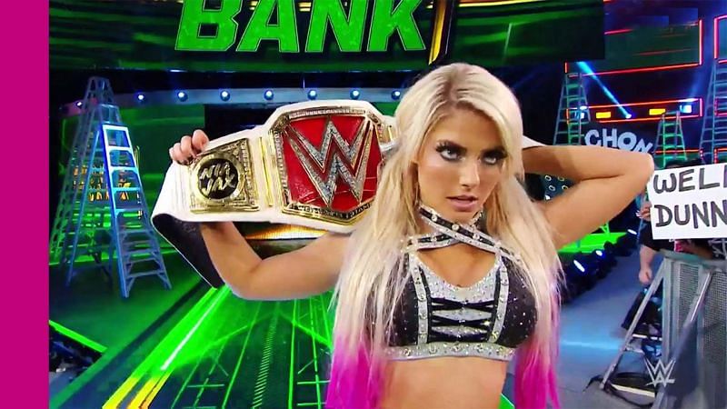 Alexa bliss winning MITB and cashing in same night to become raw women&#039;s champion