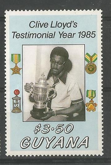 Clive lloyd with the Prudential Cup.