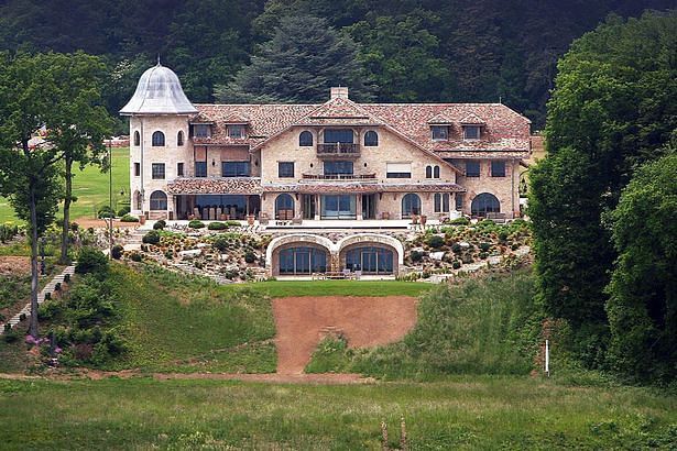 Page 4 - Exploring 5 Luxury Homes of F1's Richest Drivers