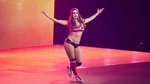 WWE News: Nikki Bella suffers unfortunate wardrobe malfunction live on social media