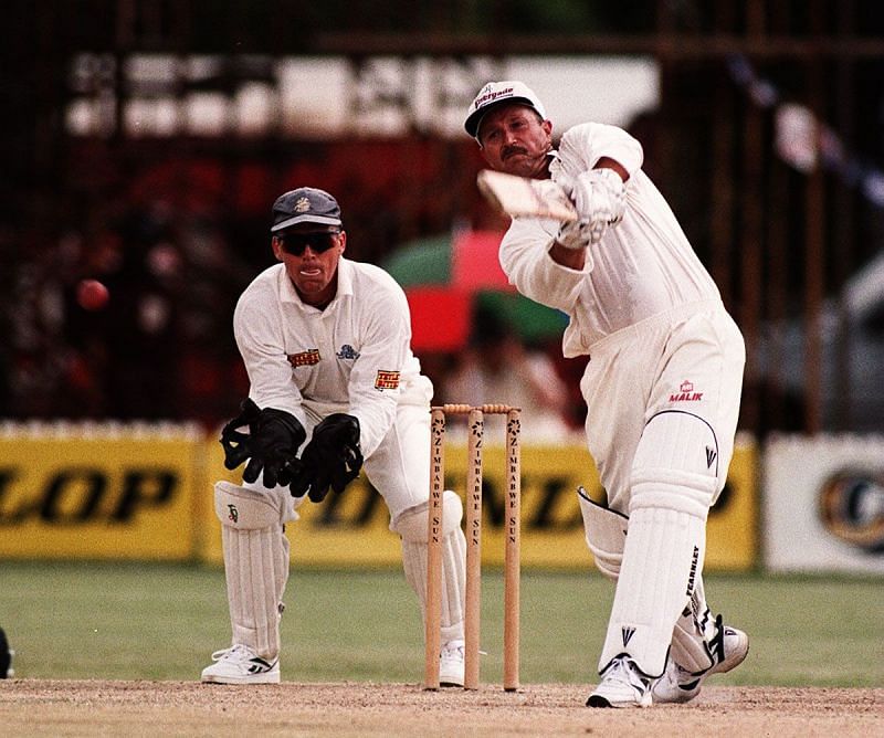 Zimbabwean David Houghton&#039;s assault on the Aussie bowlers stoked fears of a second upset over them in the World Cup 1983.