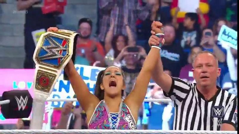 Bayley cashed-in her Money in the Bank briefcase to win the SmackDown Women&#039;s Champion