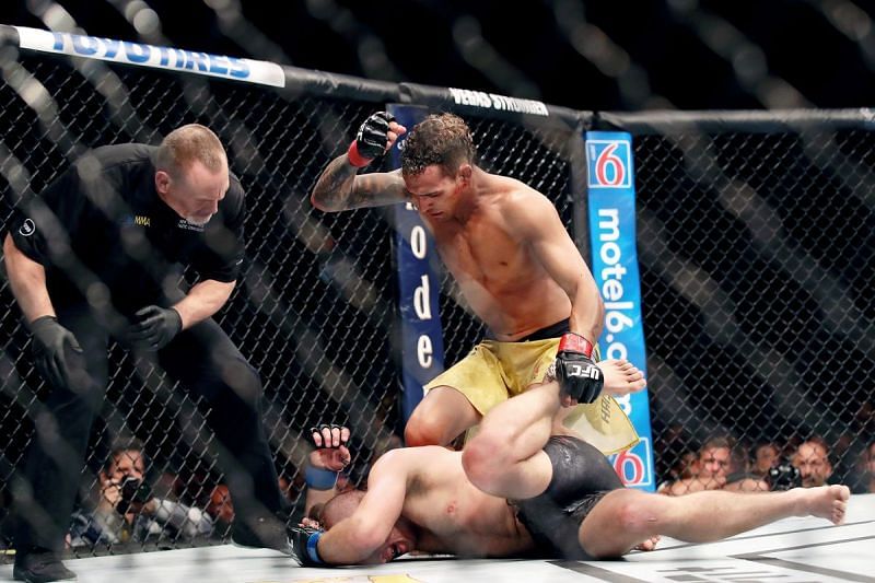 Charles Oliveira used his striking to deal impressively with Nik Lentz