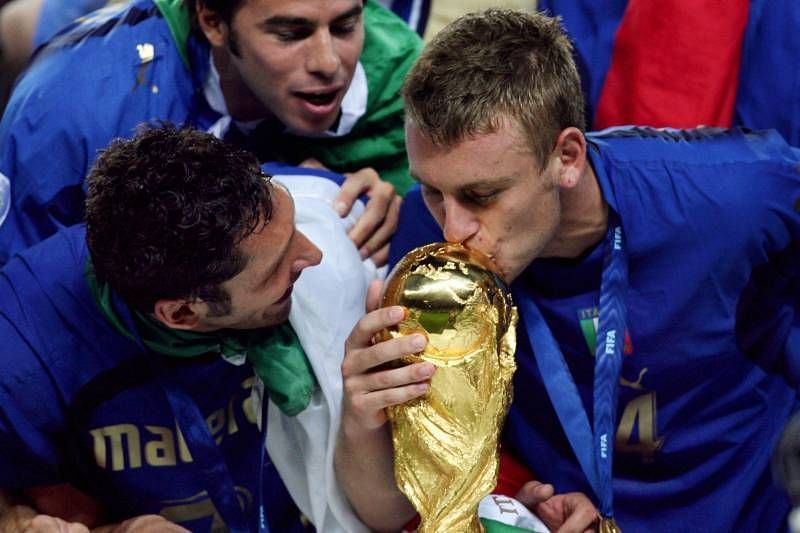 De Rossi after winning the 2006 FIFA World Cup with Italy