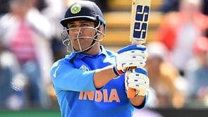 World Cup 2019: MS Dhoni sets fielding while batting against Bangladesh