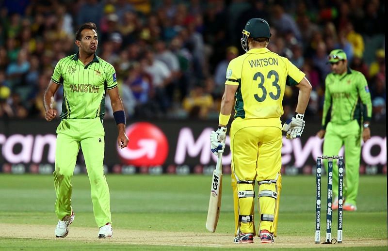 Wahab Riaz takes on Shane Watson.