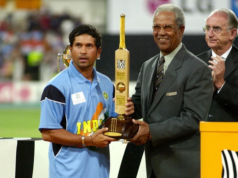 Sachin with his MOS Award in the 2003 World Cup.