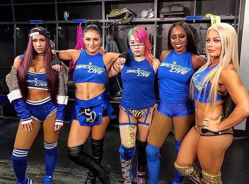 Carmella and others, posing for a backstage photo