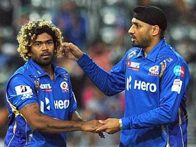 Harbhajan Singh and Lasith Malinga - Image Courtney (BCCI/IPLT20.com)