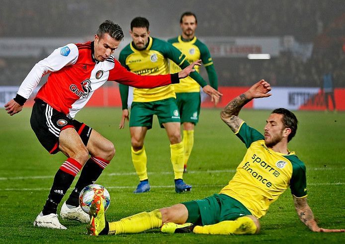 Kai Heerings tries to tackle Robin van Persie in an Eredivisie game