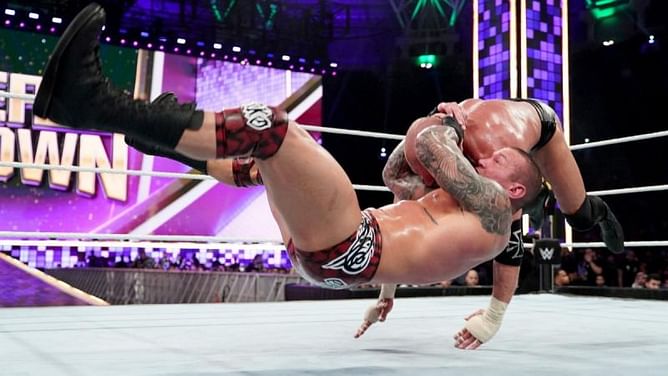 WWE न्यूज़: Super ShowDown में रैंडी ऑर्टन के खतरनाक RKO के सामने ट्रिपल एच हुए ढेर