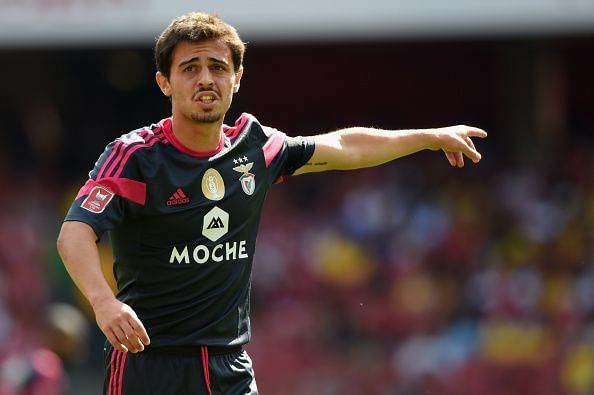 Benfica v Valencia - Emirates Cup. Bernardo&#039;s final appearance for the club