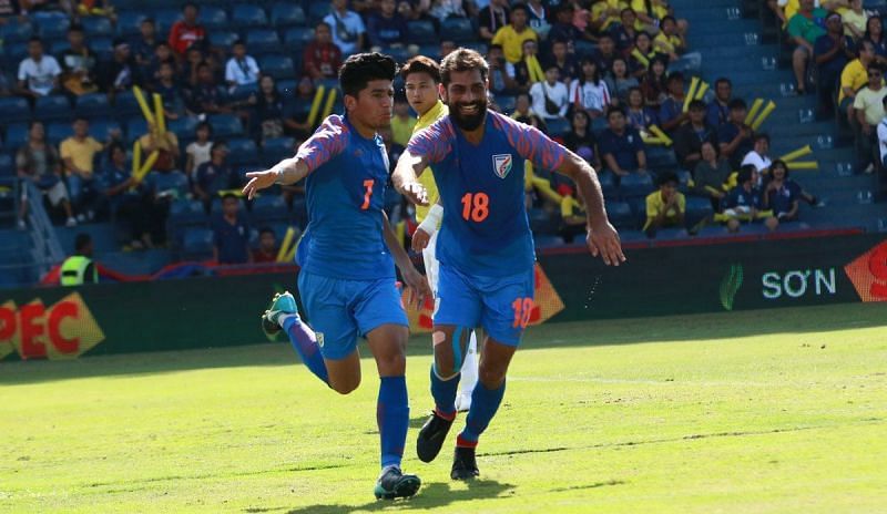 Thapa celebrates the goal with Balwant Singh