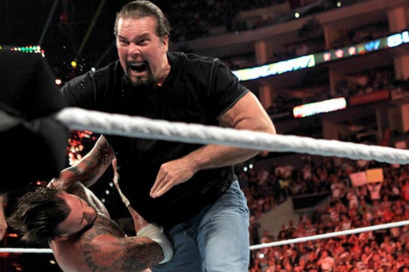 Kevin Nash takes down CM Punk at SummerSlam 2011