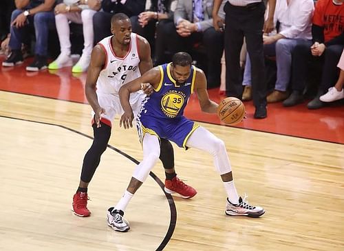 Serge Ibaka guarding Kevin Durant