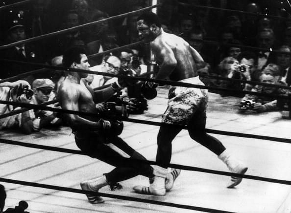 Joe Frazier (R) knocks Ali down