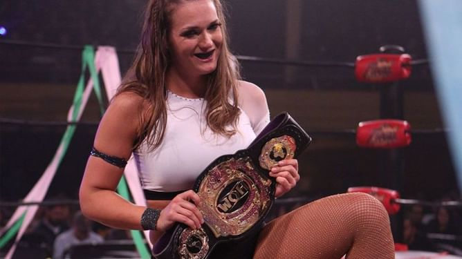 WWE/ROH News: Top Female wrestler heaps praise on Becky Lynch