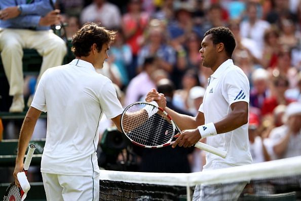 Roger Federer(L) and Jo-Wilfried Tsonga
