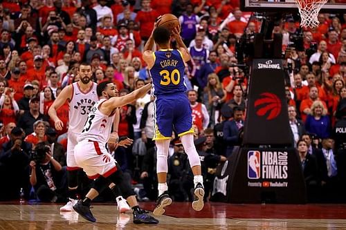 The Warriors beat the Raptors in Toronto