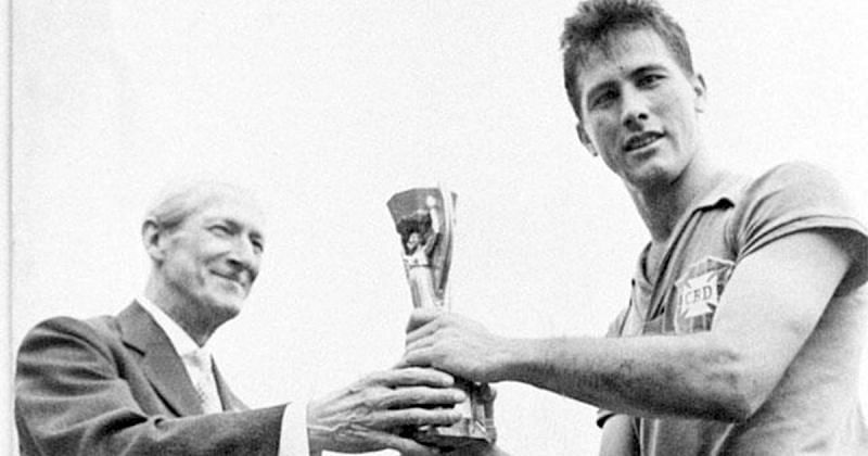 Hilderaldo Bellini after winning the 1958 FIFA World Cup title