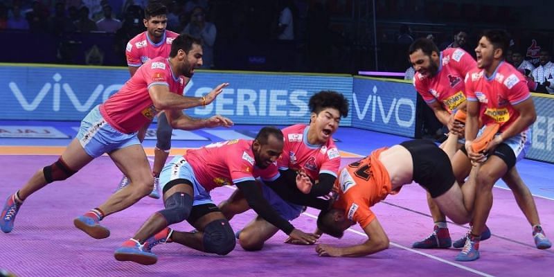 Can Jaipur Pink Panthers book their first victory tonight?