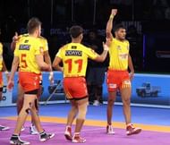 Sachin Tanwar (R) has a total of 377 points in the league so far