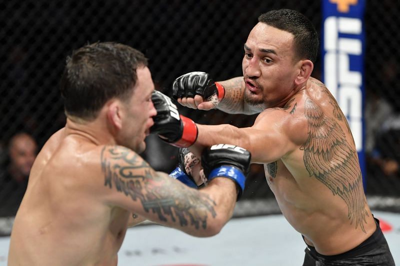 Max Holloway successfully defended his Featherweight crown against Frankie Edgar last night