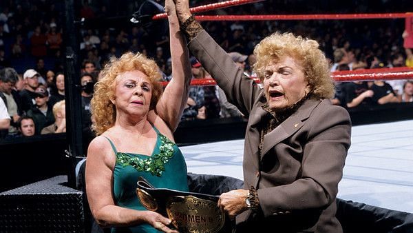 The Fabulous Moolah wins the last of her Women&#039;s Championships at No Mercy 1999