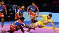 Narender executing diving ankle holds on Mohsen Maghsoudlu in Season 6.