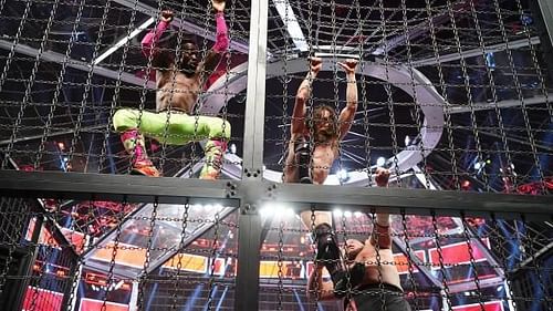 Daniel Bryan and Kofi Kingston battle in the Elimination Chamber