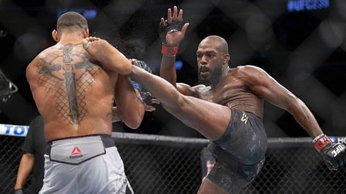 Jon Jones clung onto his UFC Light-Heavyweight title with a narrow win over Thiago Santos