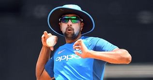 Hindi Cricket News: आर अश्विन ने तमिलनाडु प्रीमियर लीग में अजीबोगरीब तरीके से गेंदबाजी कर निकाला विकेट