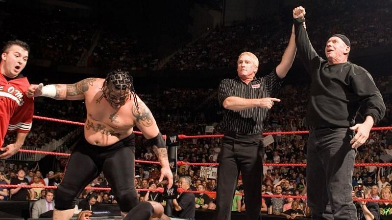 Vince McMahon defeats Bobby Lashley to win the ECW World Championship
